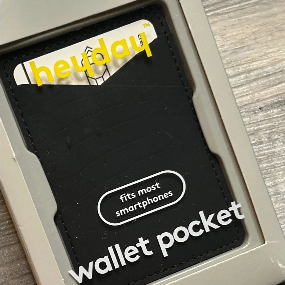 NWT Heyday Black Wallet Pocket